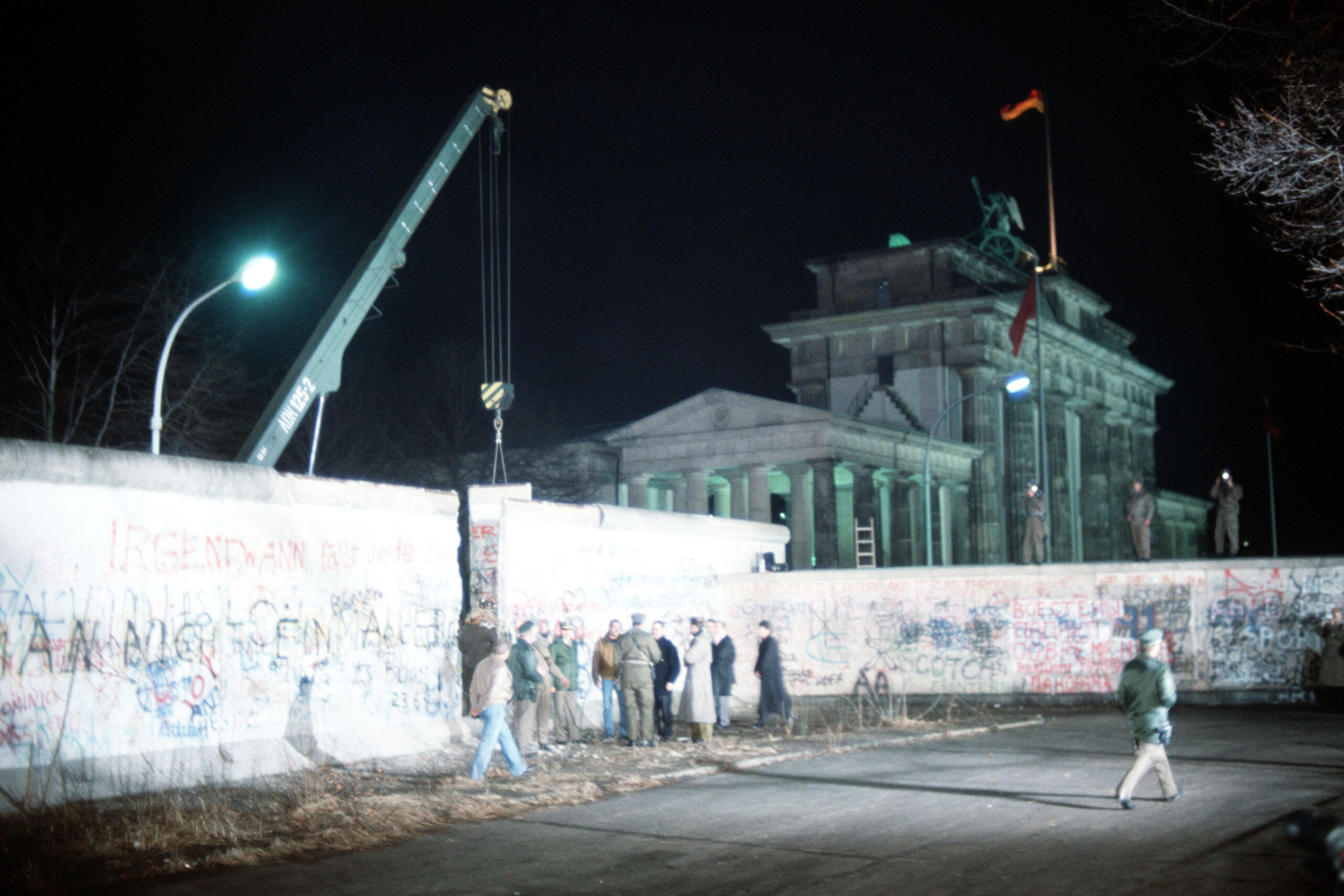 The Berlin Wall opening: press conference, border posts and the evidence chain