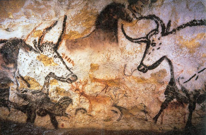 Animal figures in the Lascaux painting reproduced in the linked Commons photograph
